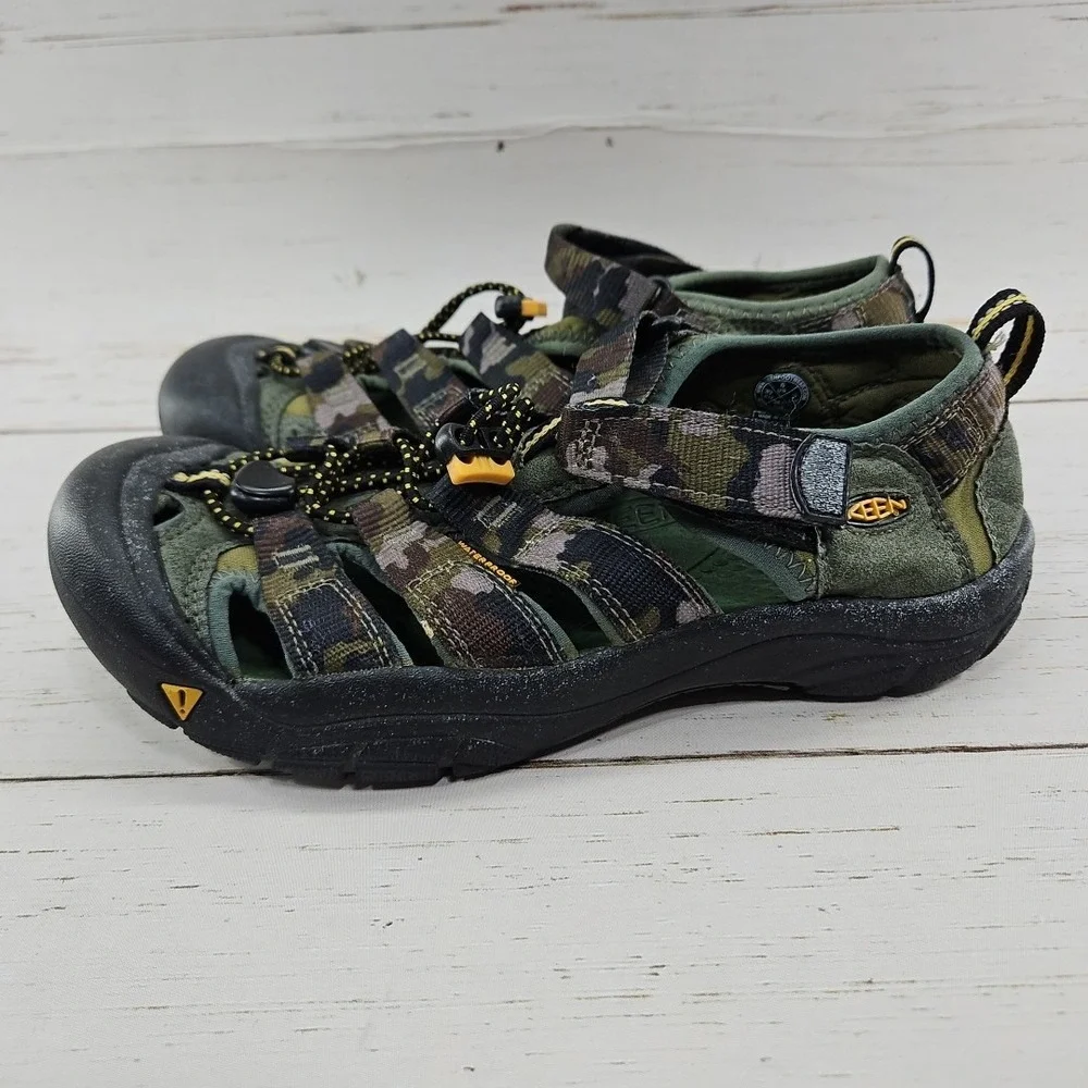 Keen Newport H2‎ Youth Size 6 Camo Green Sport Outdoor Hiking Sandals Shoes 9212